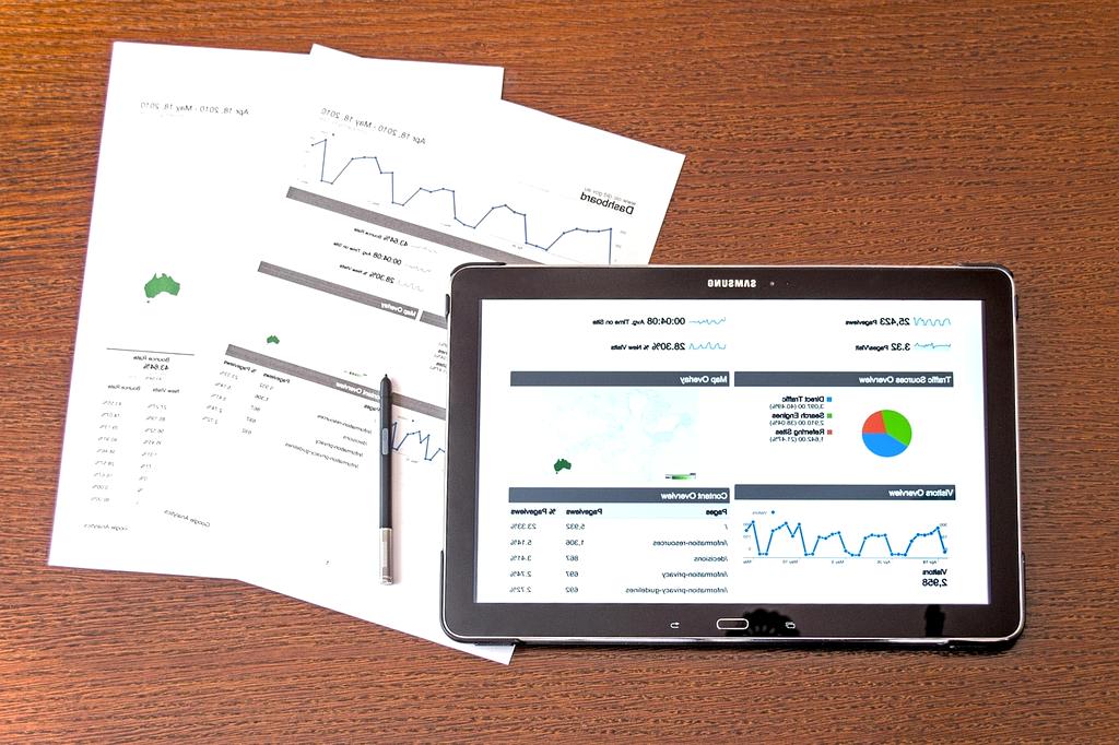 Professional data analyst working on advanced file structure optimization algorithms